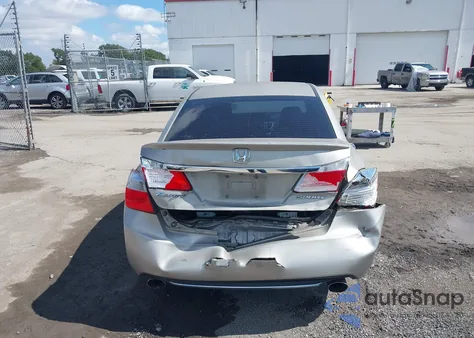 2015 Honda Accord Sport z USA, uszkodzony, nr VIN 1HGCR2F53FA094574